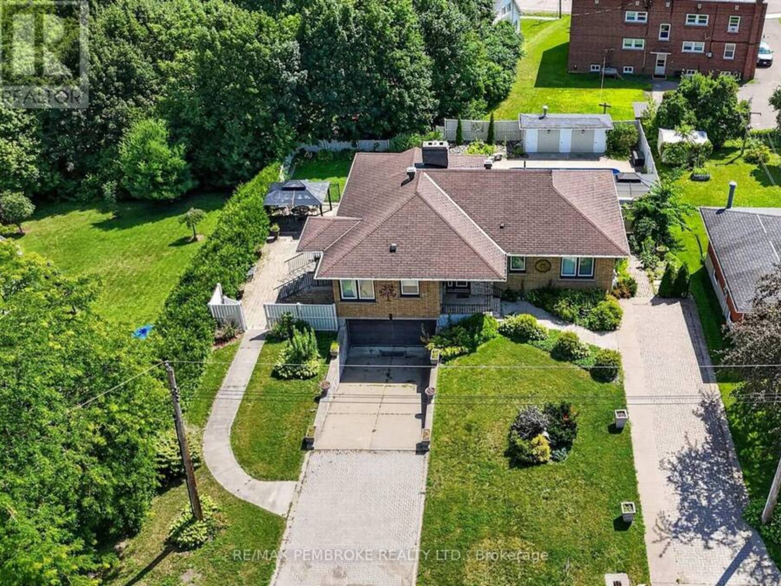 235 BROADVIEW DRIVE, Pembroke, Ontario K8A 2A1