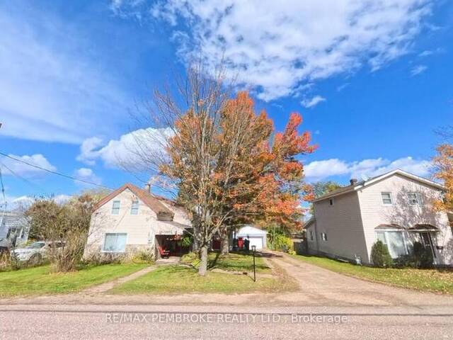 1081 BRONX STREET Pembroke Ontario, K8A 6G8 - 3 Bedrooms Home For Sale