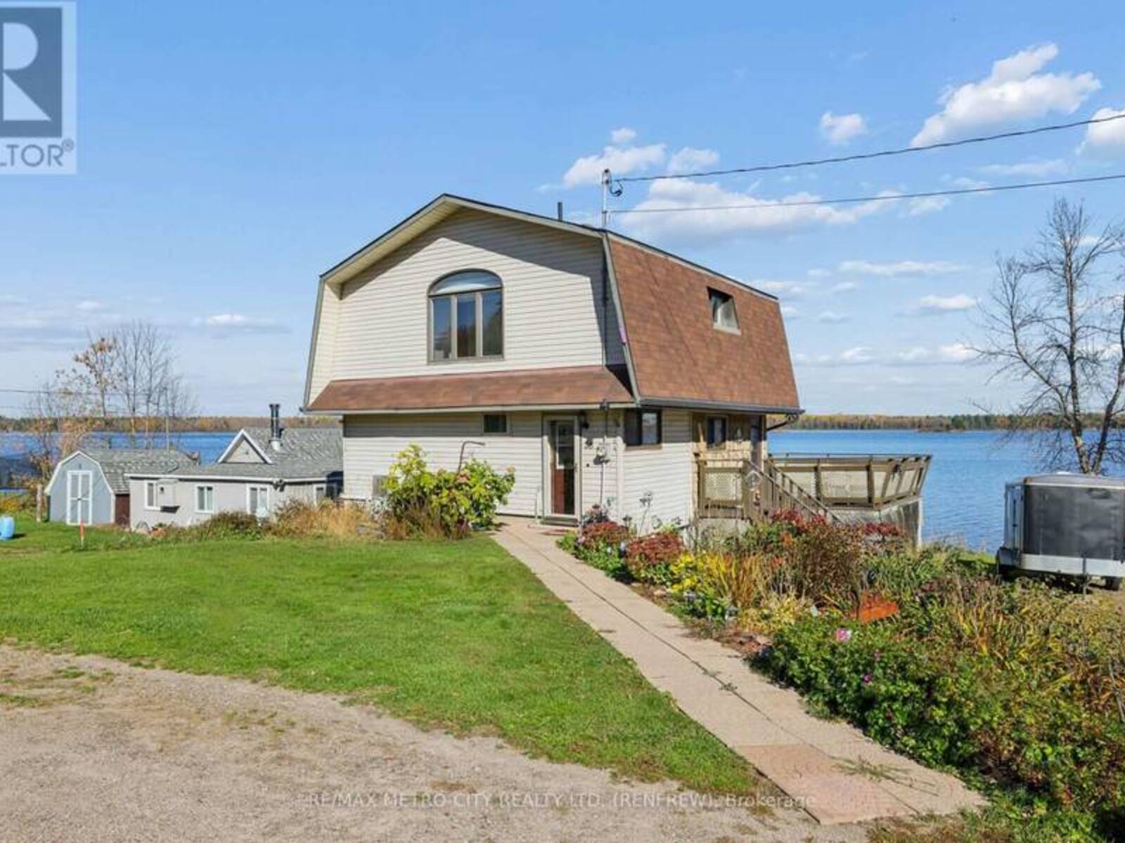36 GRANDVIEW LANE, Renfrew, Ontario K7V 3Z8