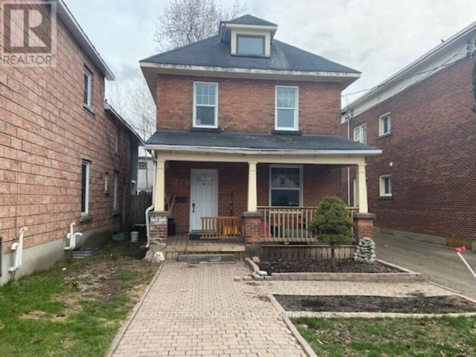 376 PEMBROKE STREET, Pembroke, Ontario K8A 5N6