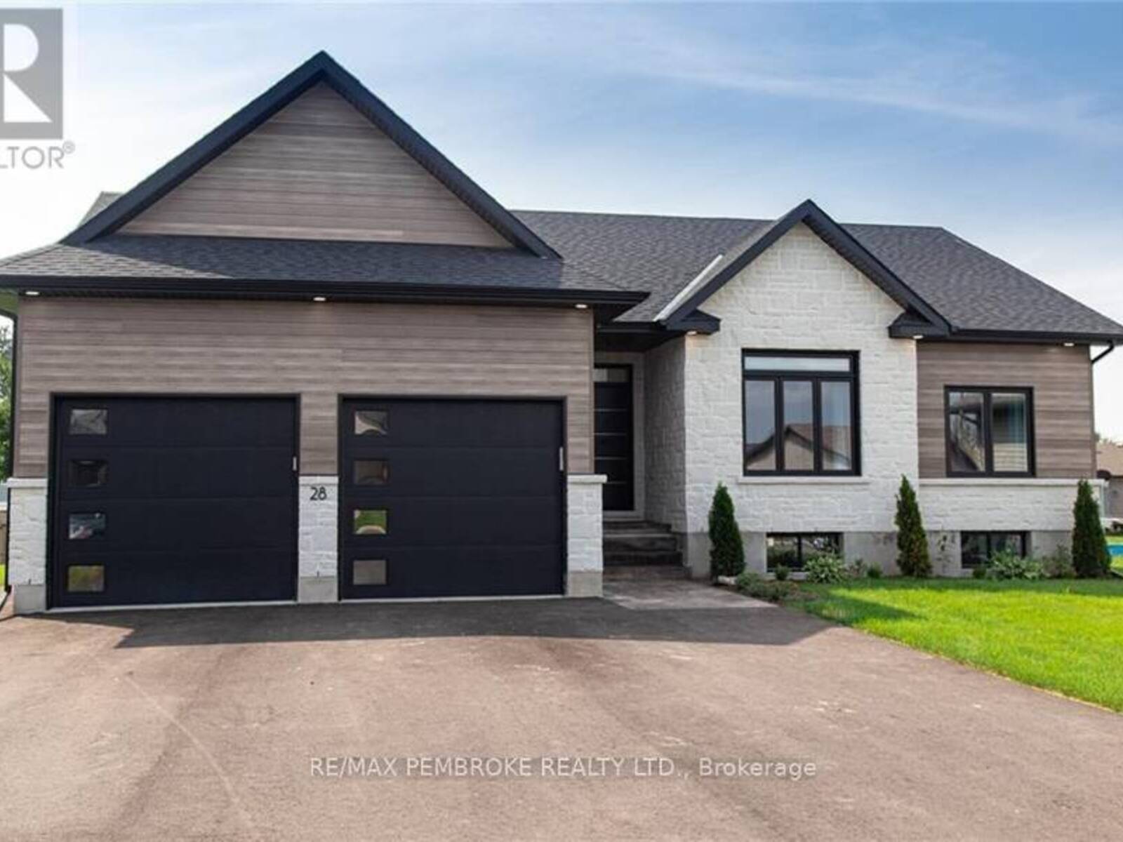 13 ONYX DRIVE, Petawawa, Ontario K8H 0E5