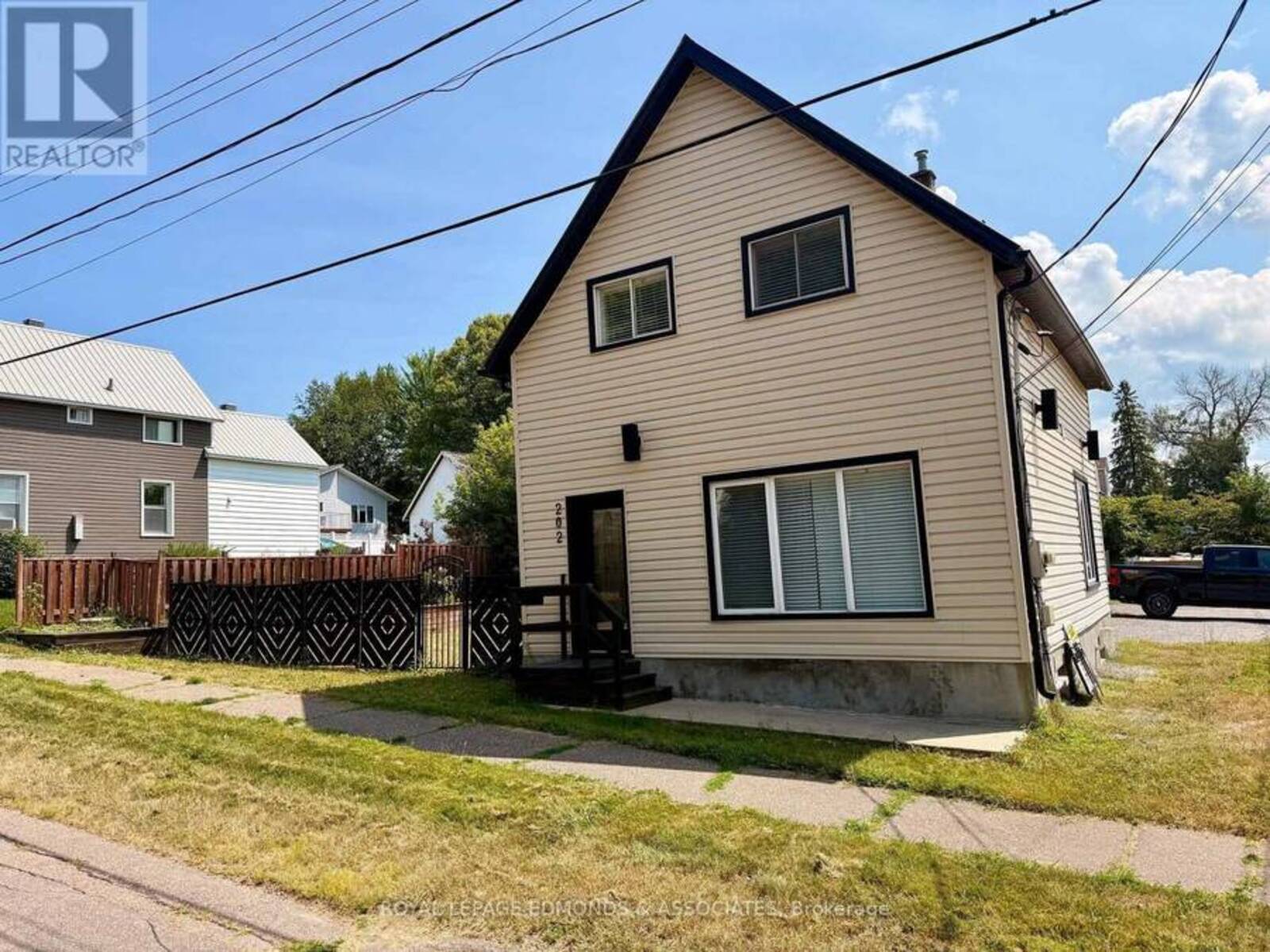 202 IRVING STREET, Pembroke, Ontario K8A 2S6
