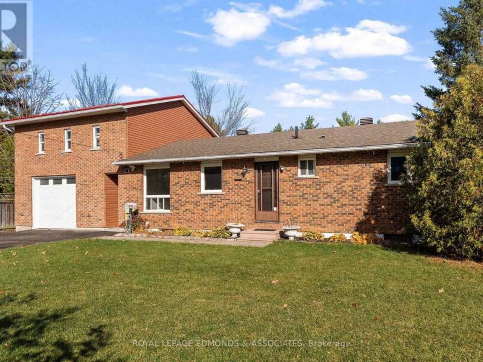 22 ROY STREET, Petawawa, Ontario K8H 3A6