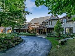 16 HUNTERS GLEN ROAD Aurora Ontario, L4G 6W4