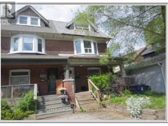 256 WOODBINE AVENUE Toronto Ontario, M4L 3P2