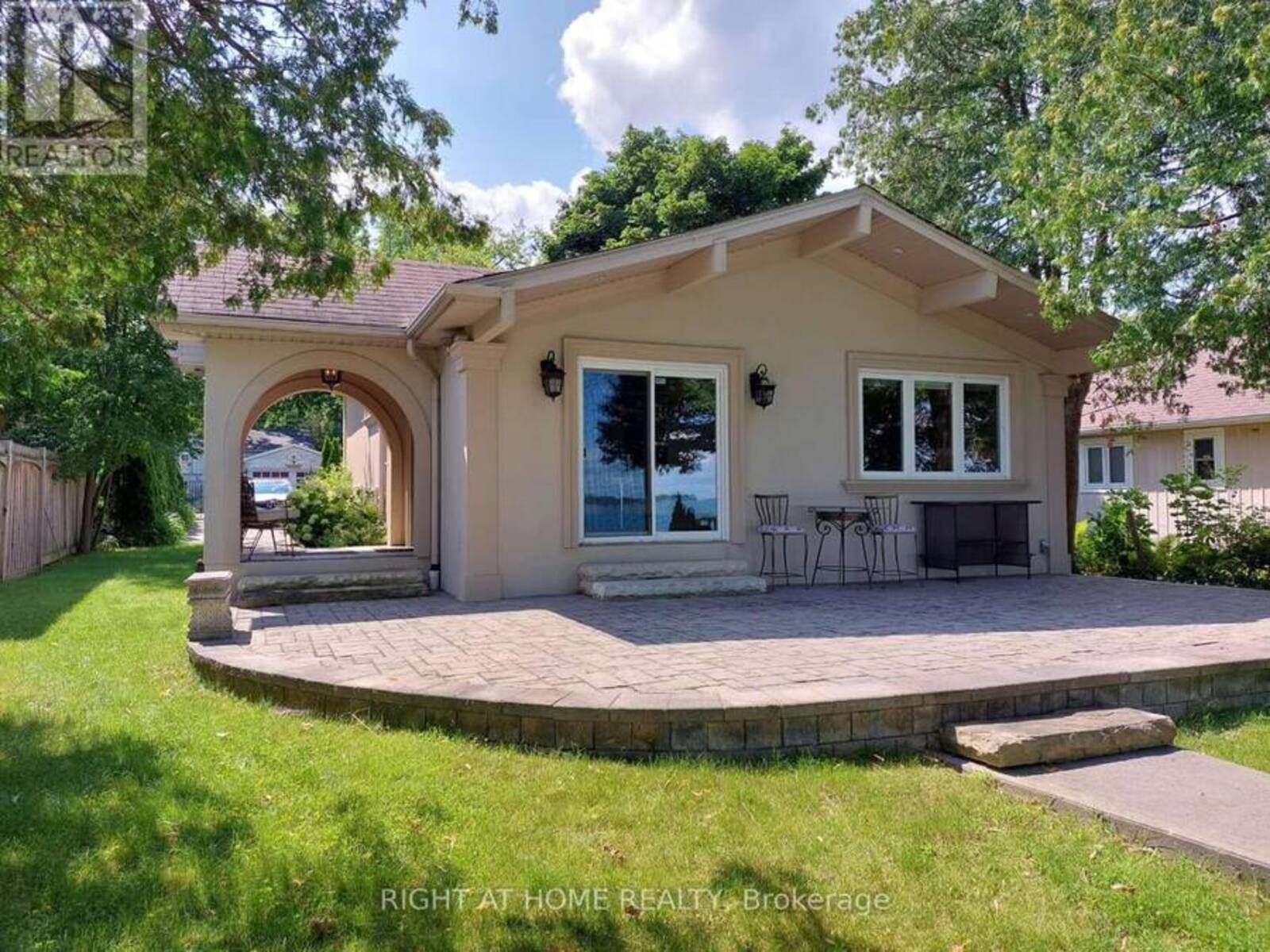 643 LAKELANDS AVENUE, Innisfil, Ontario L9S 4E5