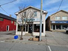 15 MAIN STREET S Newmarket Ontario, L3Y 3Y1