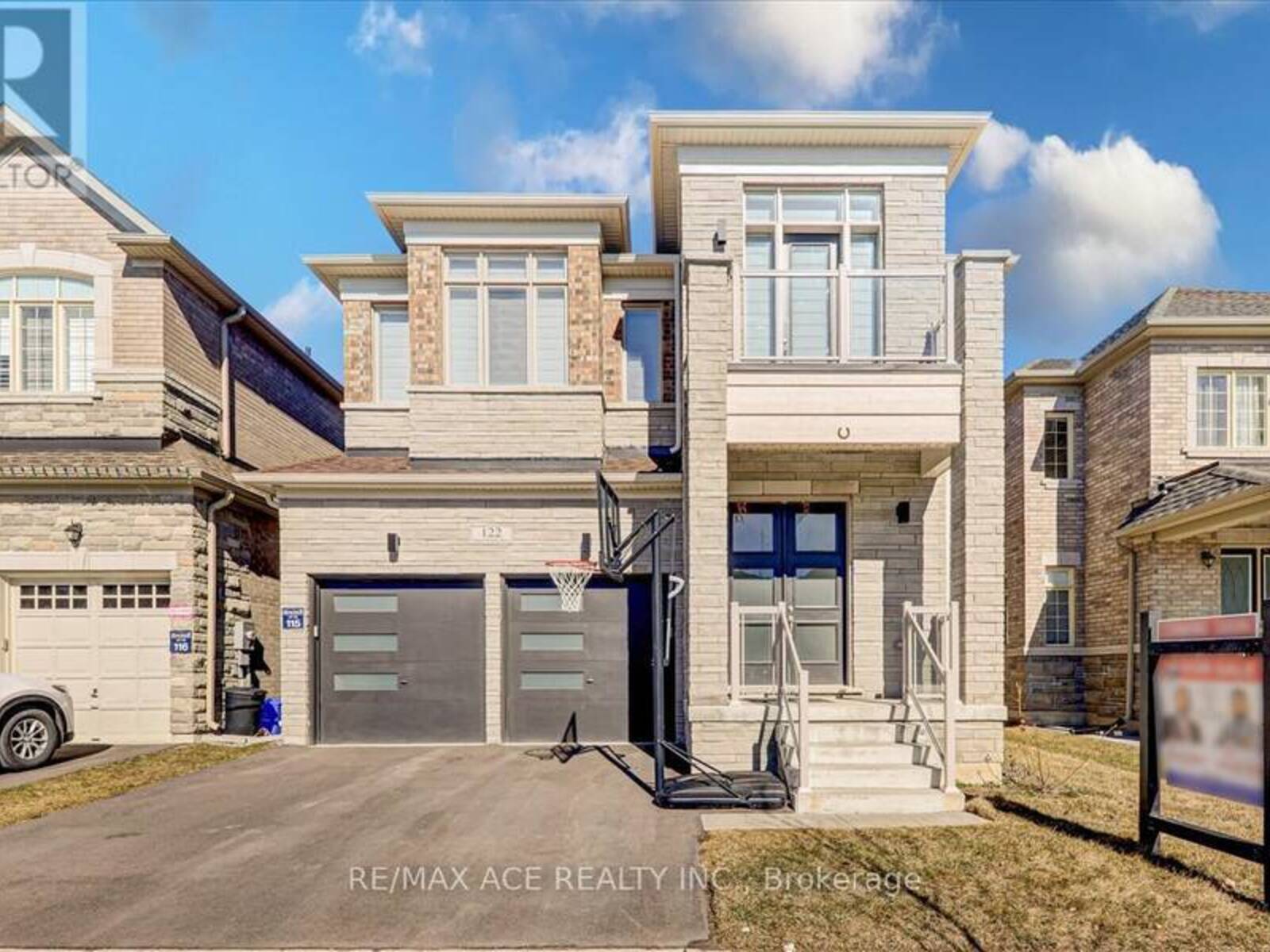 122 STEAM WHISTLE DR, Whitchurch-Stouffville, Ontario L4A 4X5