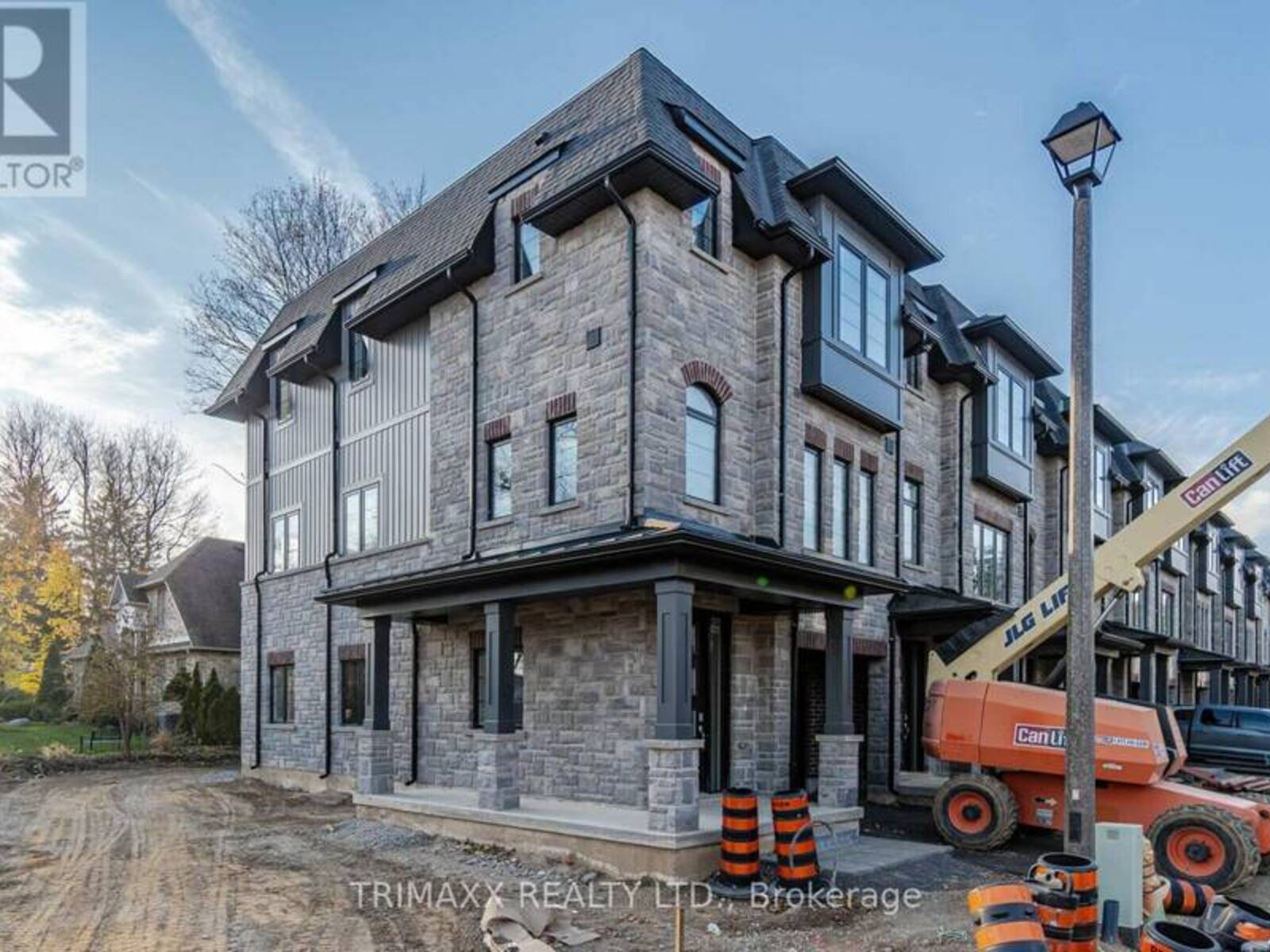 35 - 187 WILSON STREET W, Hamilton, Ontario L9G 0J3