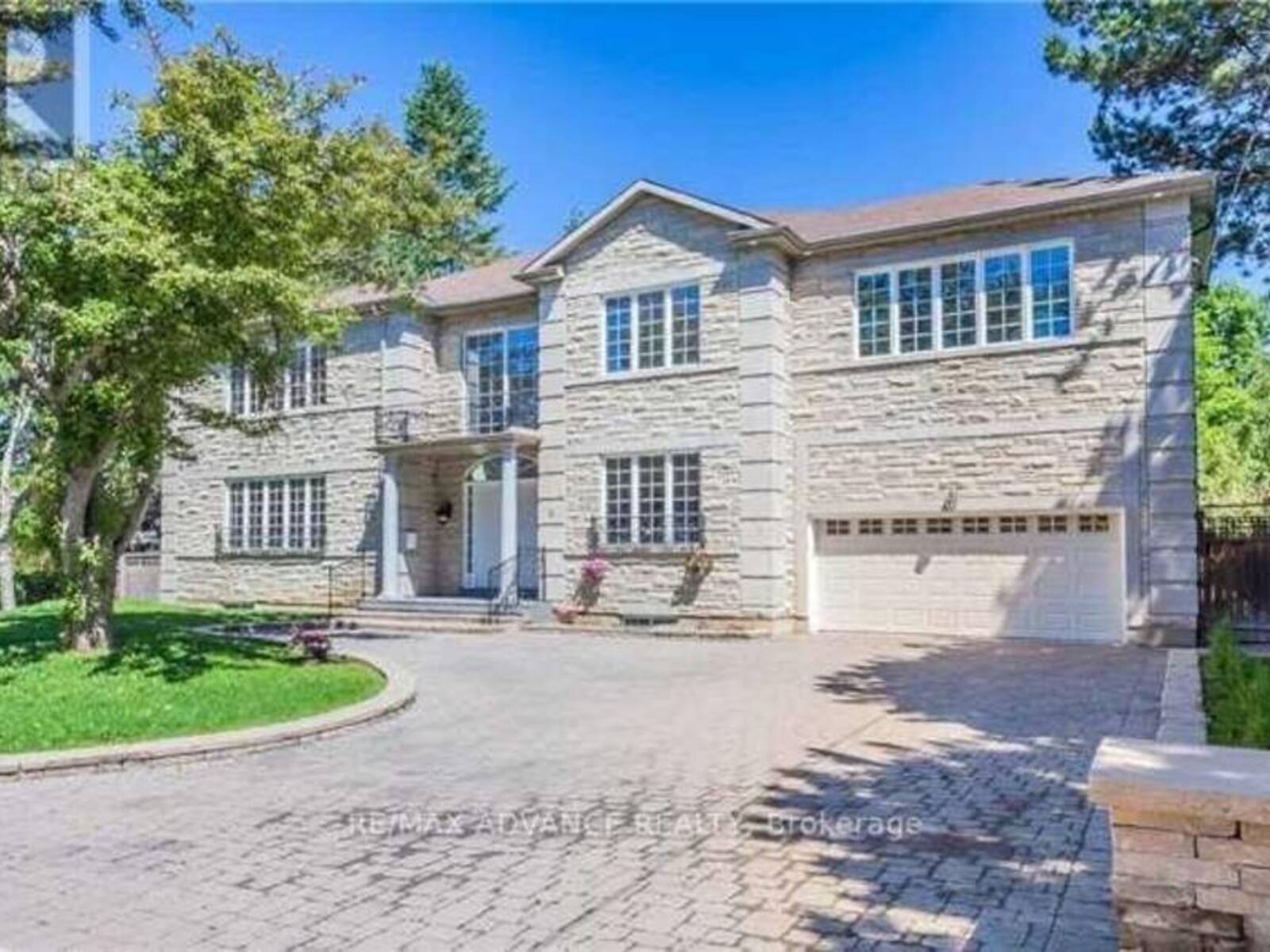 8 SHADY OAKS CRESCENT, Toronto , Ontario M3C 2L5