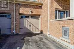 22 SPOFFORD DR | Whitchurch-Stouffville Ontario | Slide Image Six