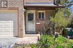 2 BIRCHSHIRE DR | Barrie Ontario | Slide Image Four