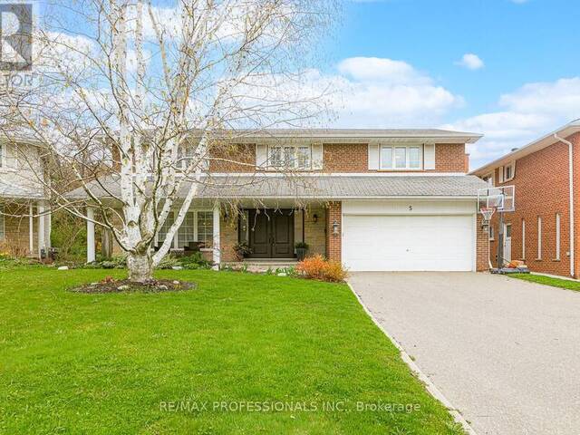 5 COURTSFIELD CRES Toronto Ontario, M9A 4T1