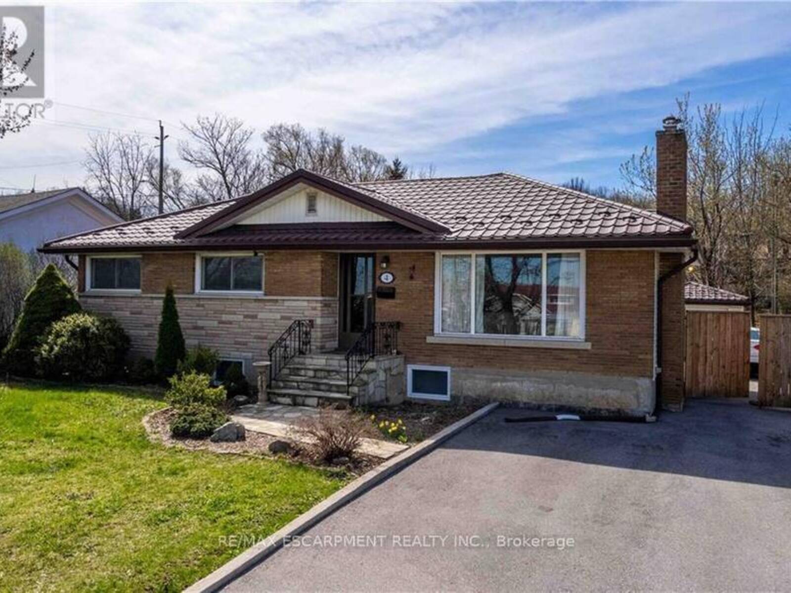 4 WARKDALE DR, St. Catharines, Ontario L2T 2V7