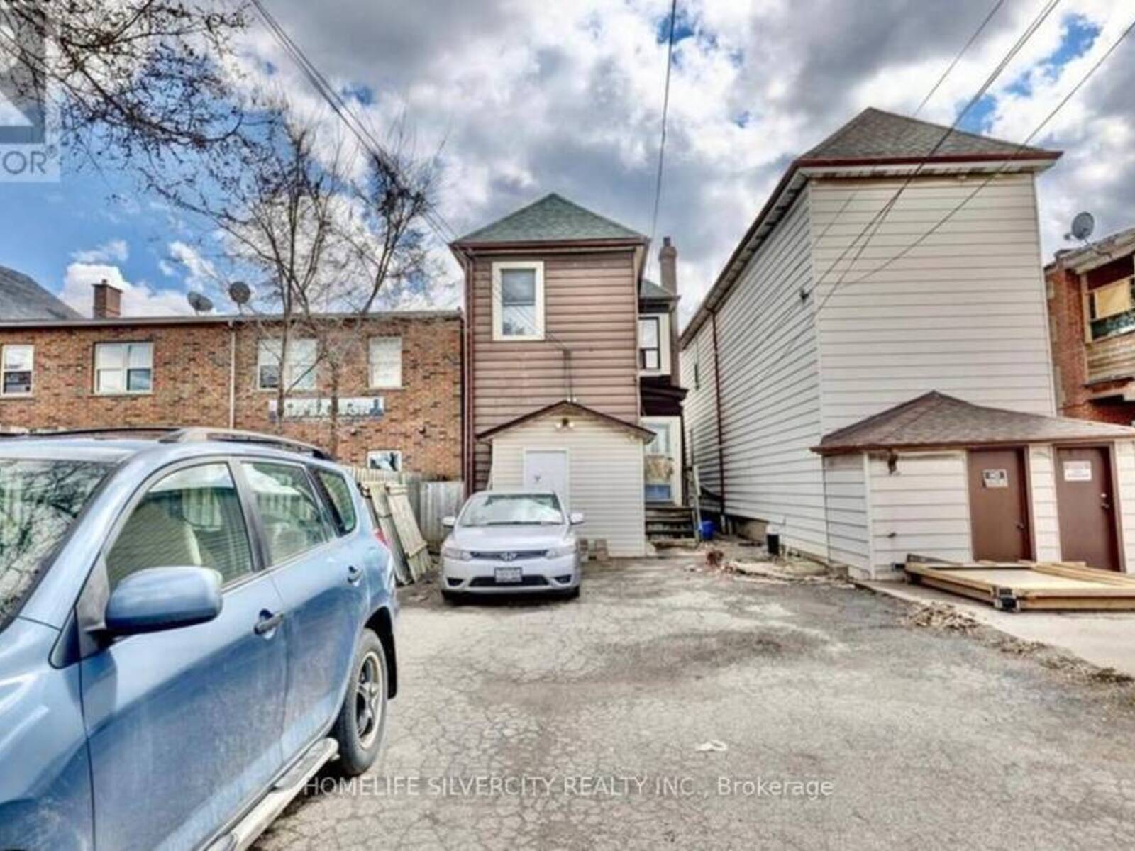 895 BARTON STREET E, Hamilton, Ontario L8L 3B8