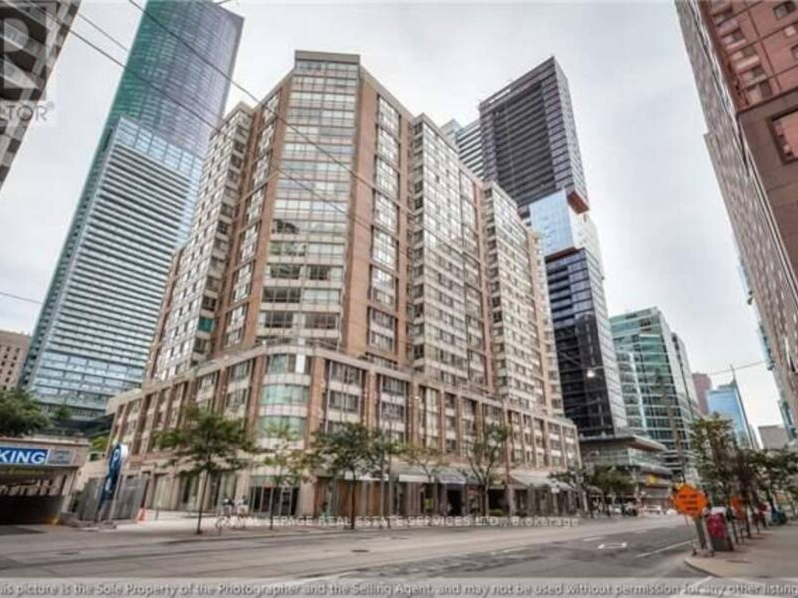 1002 - 717 BAY STREET, Toronto, Ontario M5G 2J9