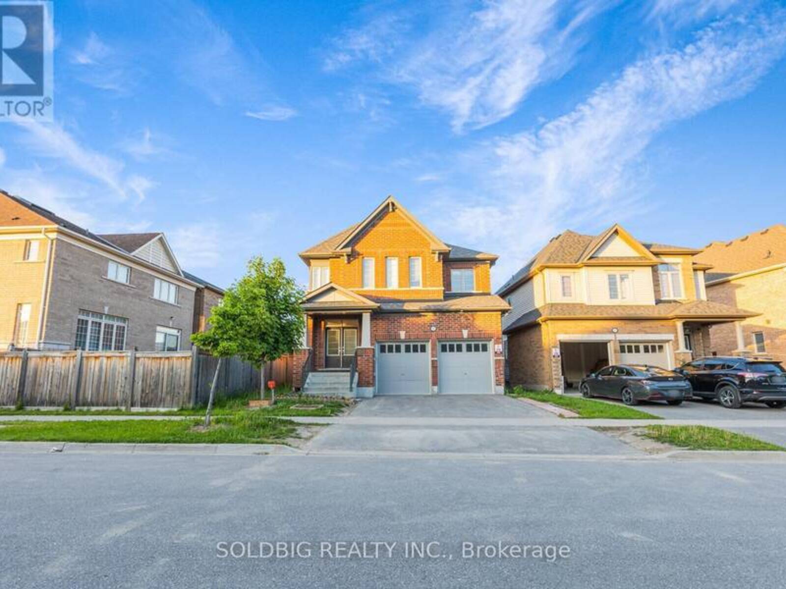 2425 DRESS CIRCLE CRESCENT, Oshawa, Ontario L1L 0L9