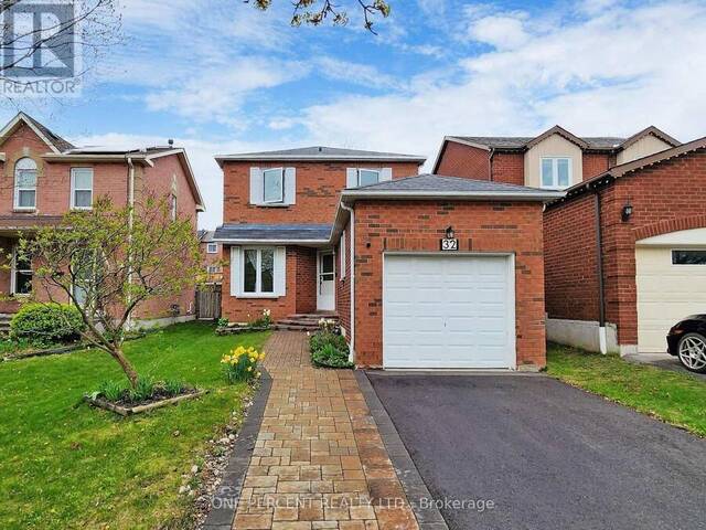 32 FERNBANK PLACE Whitby Ontario, L1R 1T1