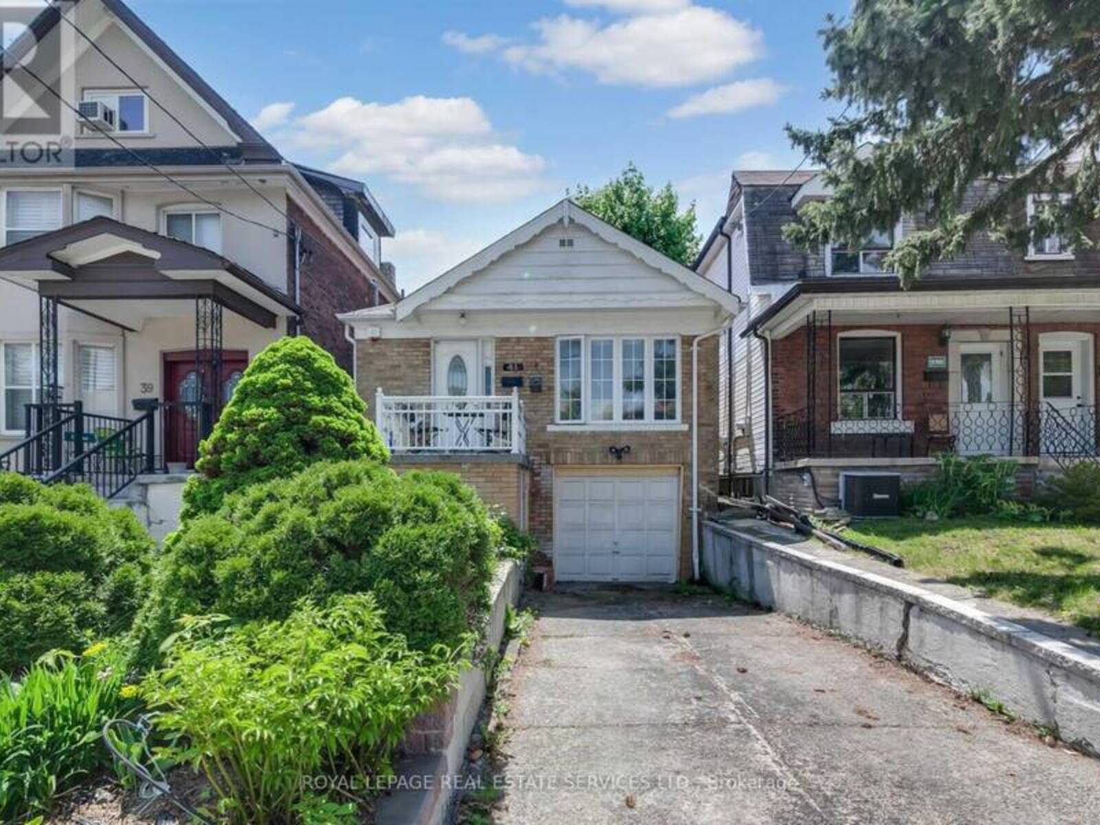 41 STRADER AVENUE, Toronto, Ontario M6C 1R1