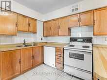 811 - 250 DAVIS DRIVE | Newmarket Ontario | Slide Image Seven