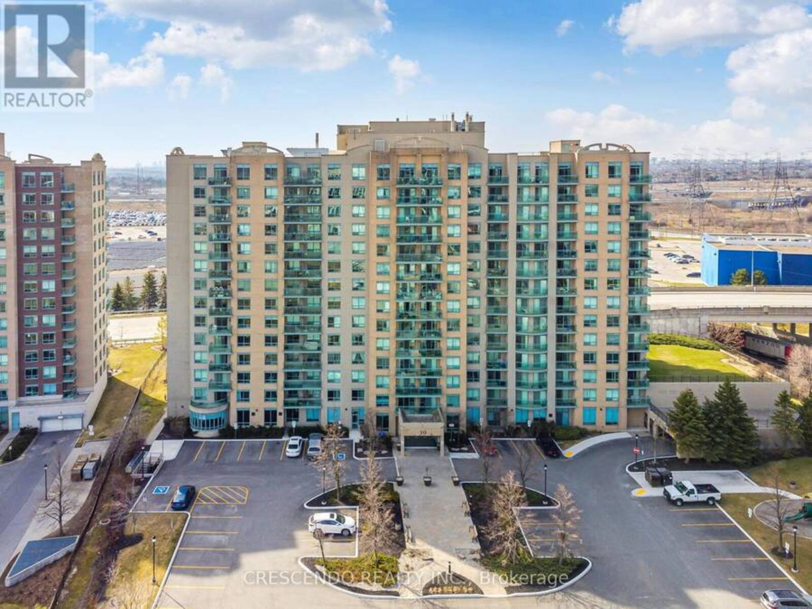 813 - 39 ONEIDA CRESCENT, Richmond Hill, Ontario L4B 4T9