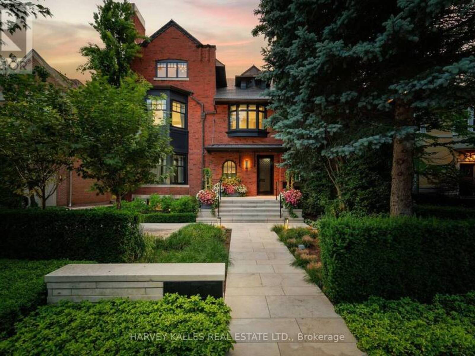 27 SOUTH DRIVE, Toronto, Ontario M4W 1R2