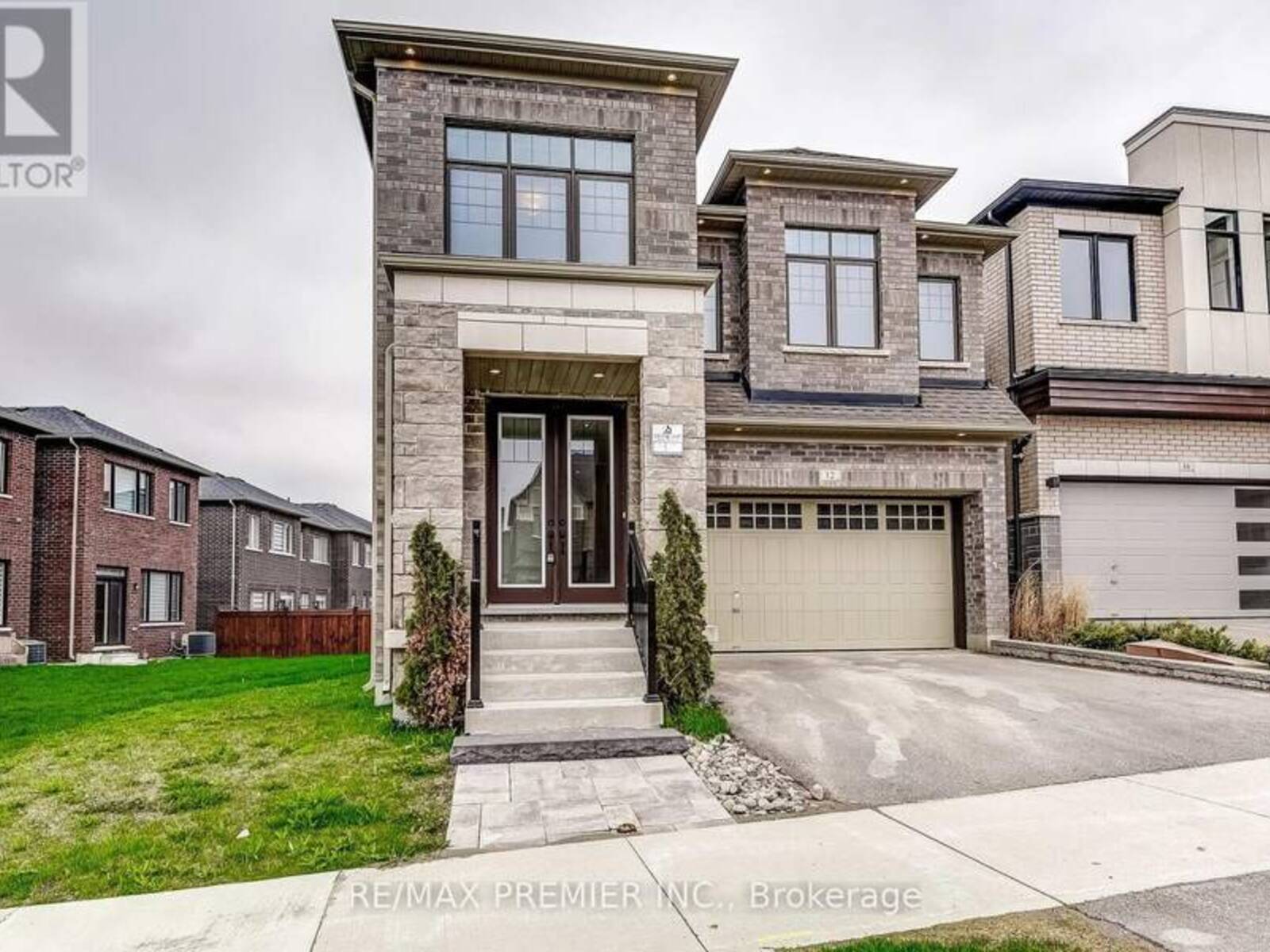 12 MCKEAN DRIVE, Whitchurch-Stouffville, Ontario L4A 4V9