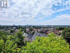 33 VENN CRESCENT Toronto Ontario, M6M 1S5