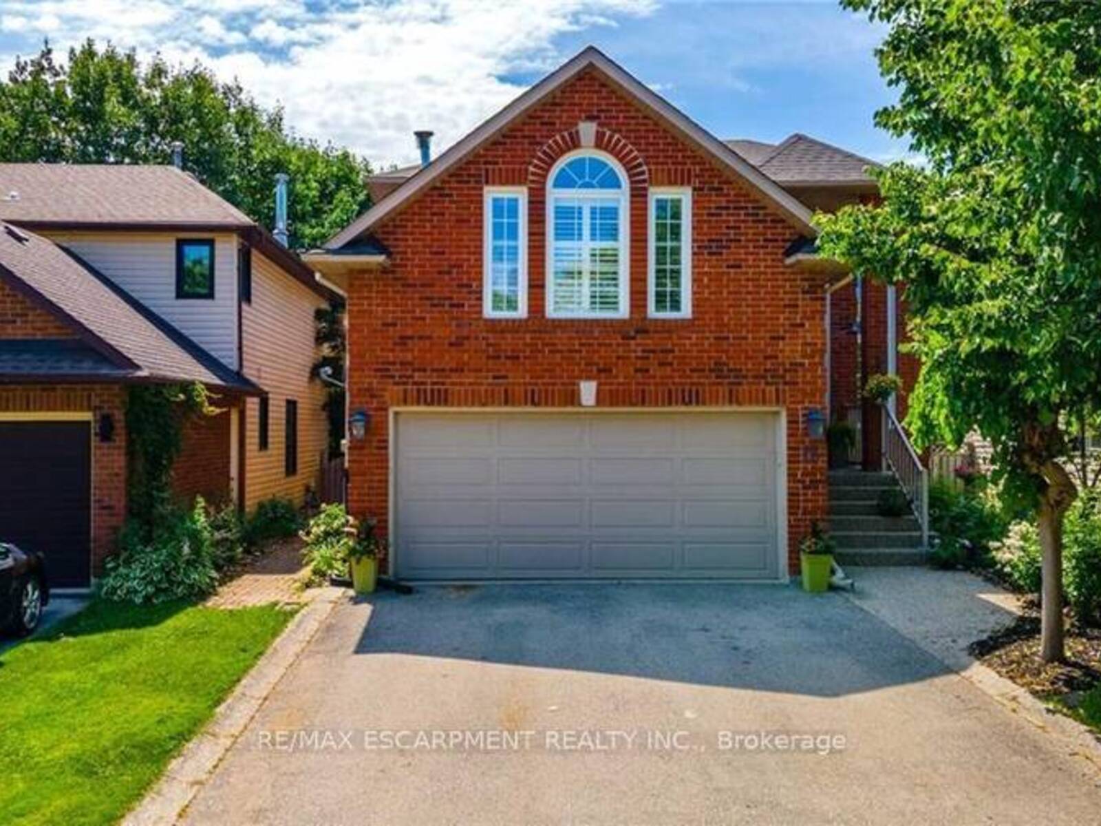 15 PINECREEK ROAD, Hamilton, Ontario L8B 0H1