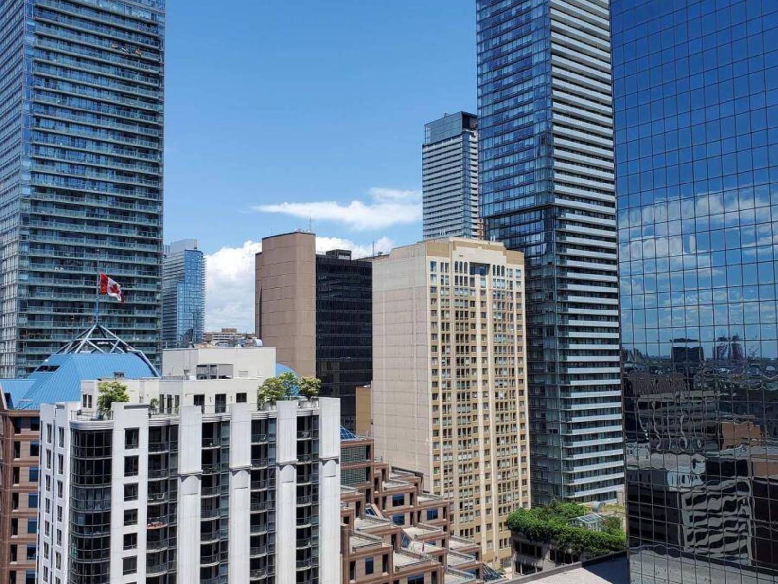 1905 - 770 BAY STREET, Toronto, Ontario M5G 0A6