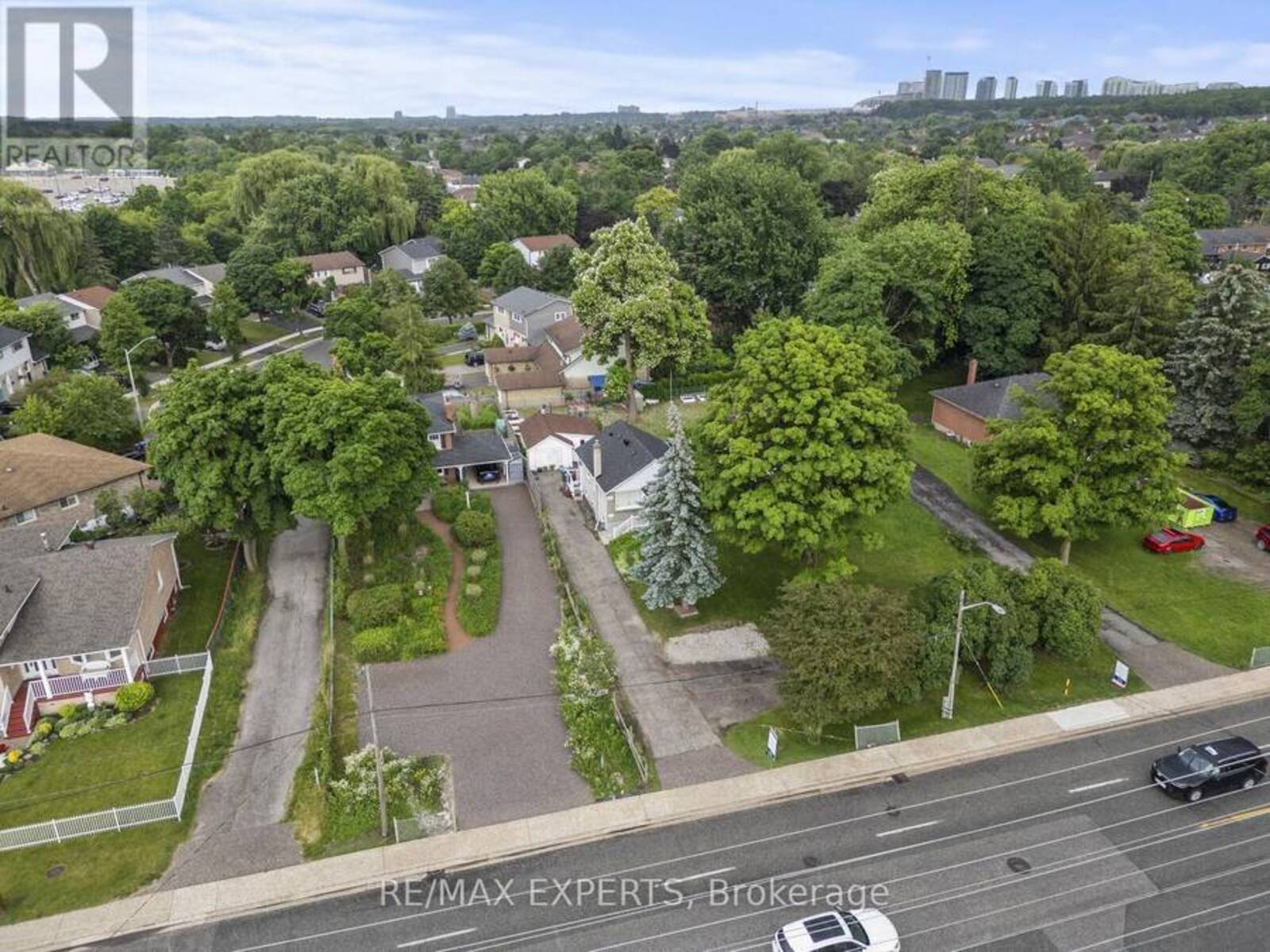 69 THOMAS STREET, Mississauga, Ontario L5M 1Y6