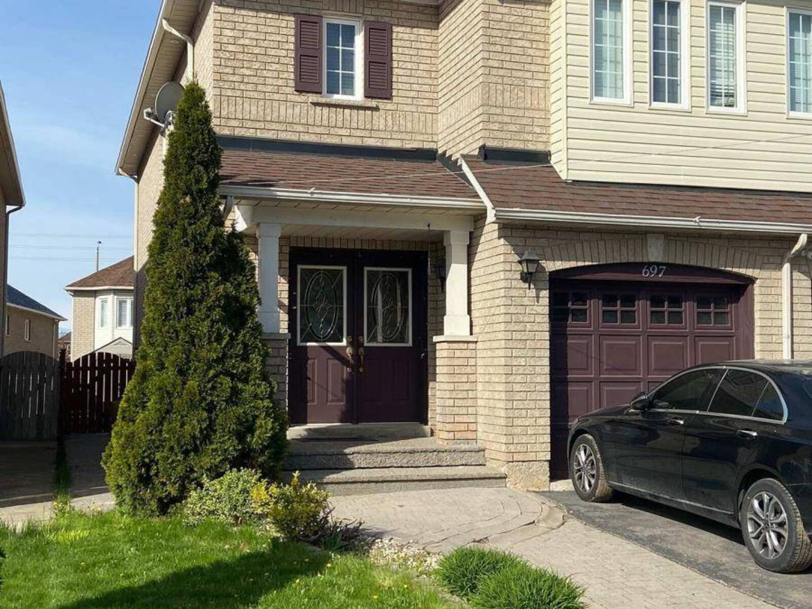 697 DOLLY BIRD LANE, Mississauga, Ontario L5W 1H1