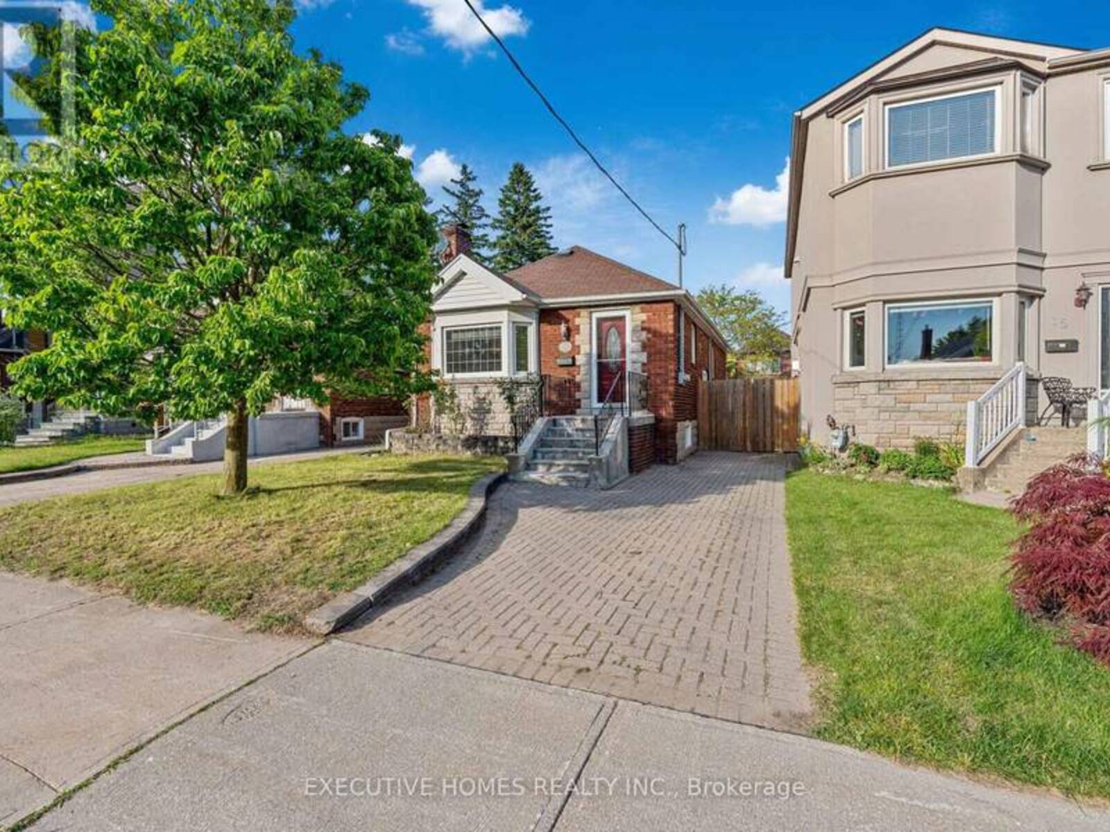 17 CRESTLAND AVENUE, Toronto, Ontario M4C 3K9