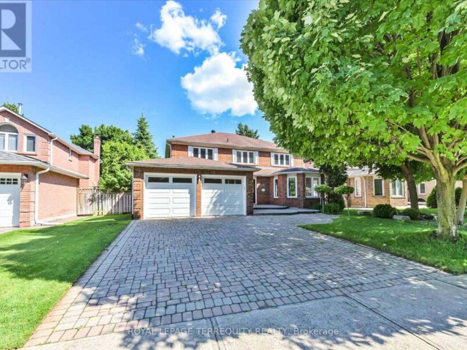 2216 DUNVEGAN AVENUE, Oakville, Ontario L6J 6P7