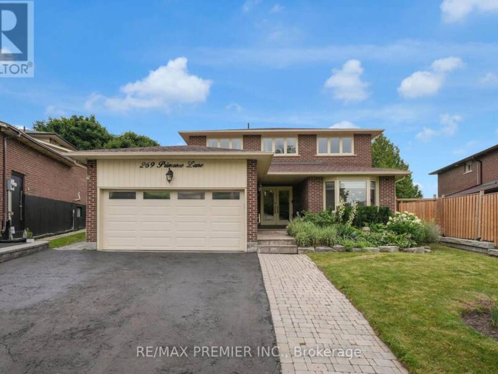 269 PRIMROSE LANE, Newmarket, Ontario L3Y 5Y7