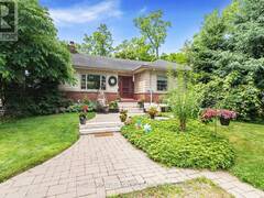 2 MOUNTAIN BROW BOULEVARD Hamilton Ontario, L8T 1A3