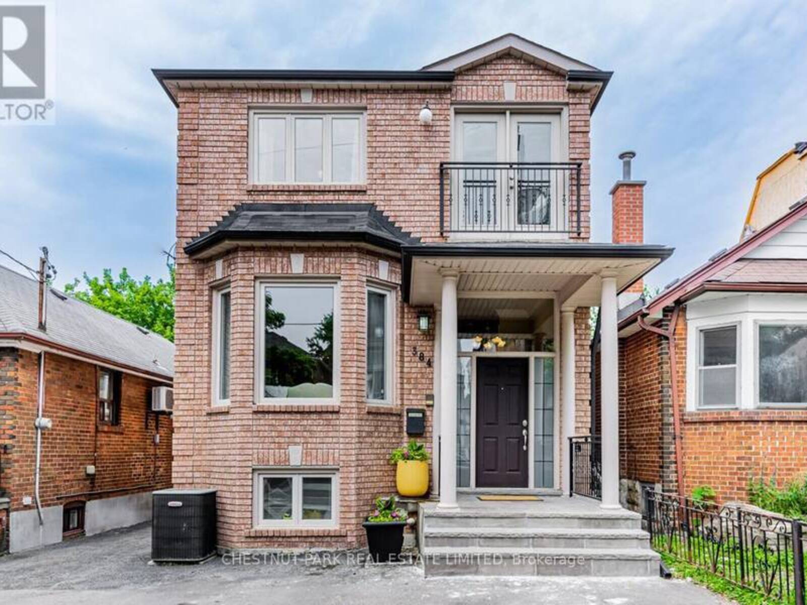 384 WINNETT AVENUE, Toronto, Ontario M6C 3M1