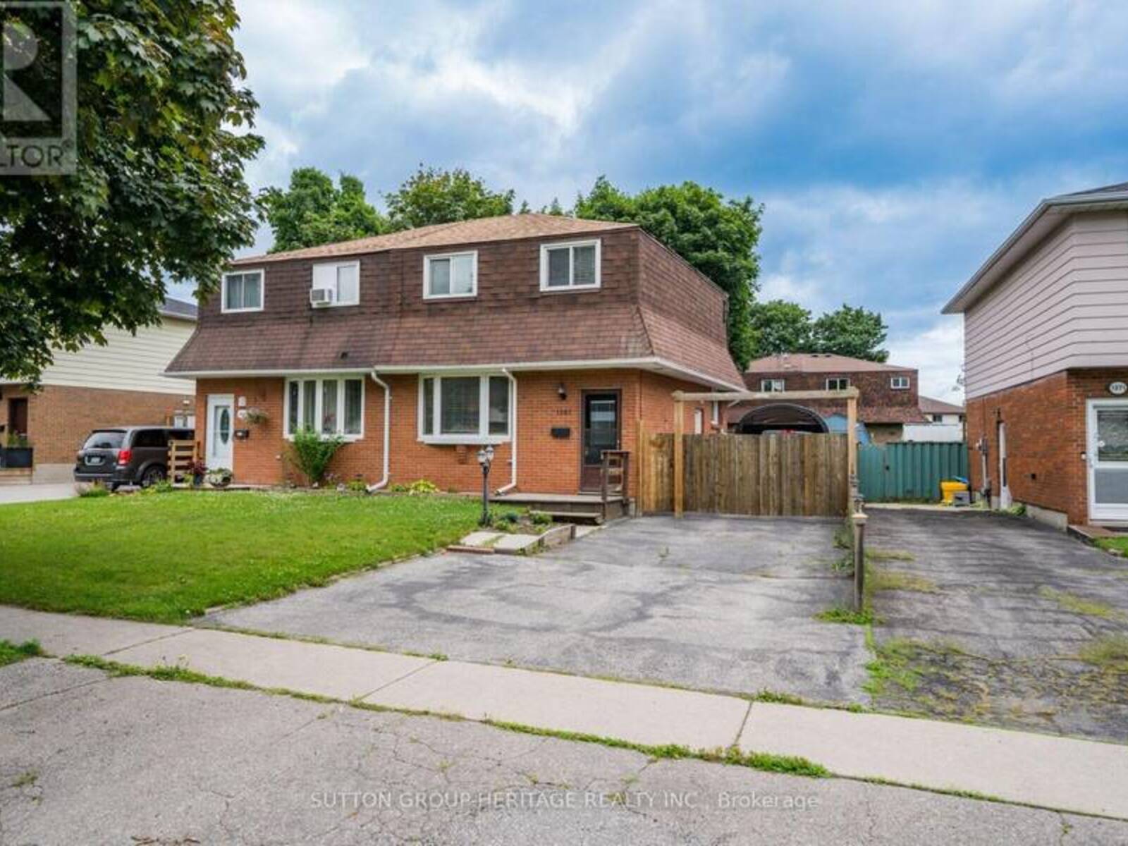 1267 OXFORD STREET, Oshawa, Ontario L1J 3W5