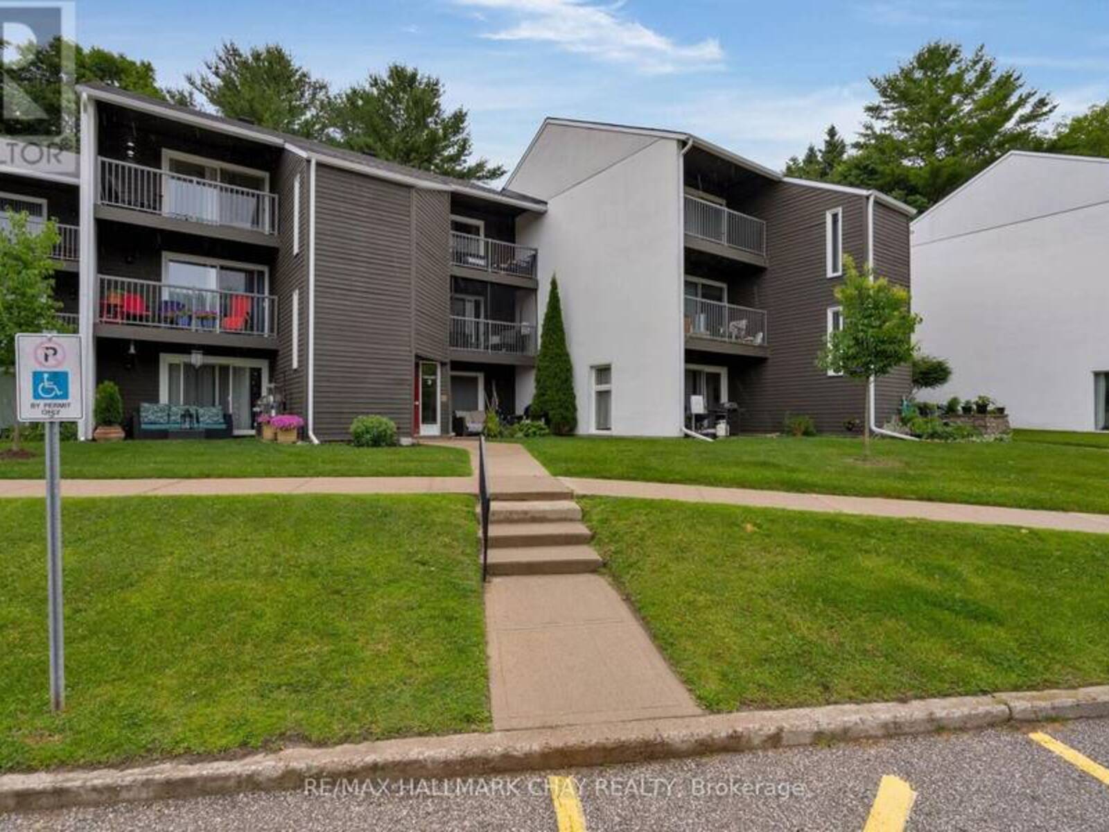 303 - 1102 HORSESHOE VALLEY ROAD W, Oro-Medonte, Ontario L4M 4Y8