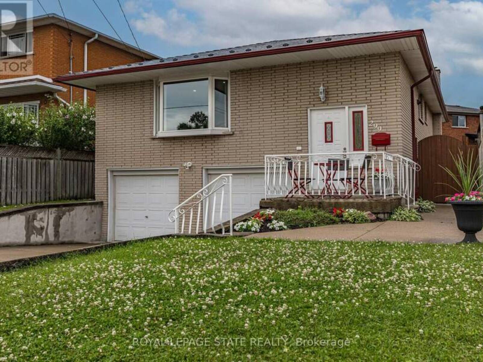 299 CARSON DRIVE, Hamilton, Ontario L8T 2X8