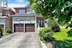 718 PETER HALL DRIVE | Newmarket Ontario | Slide Image One