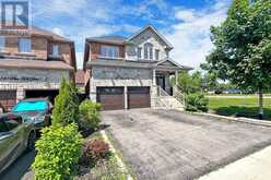 718 PETER HALL DRIVE | Newmarket Ontario | Slide Image Two