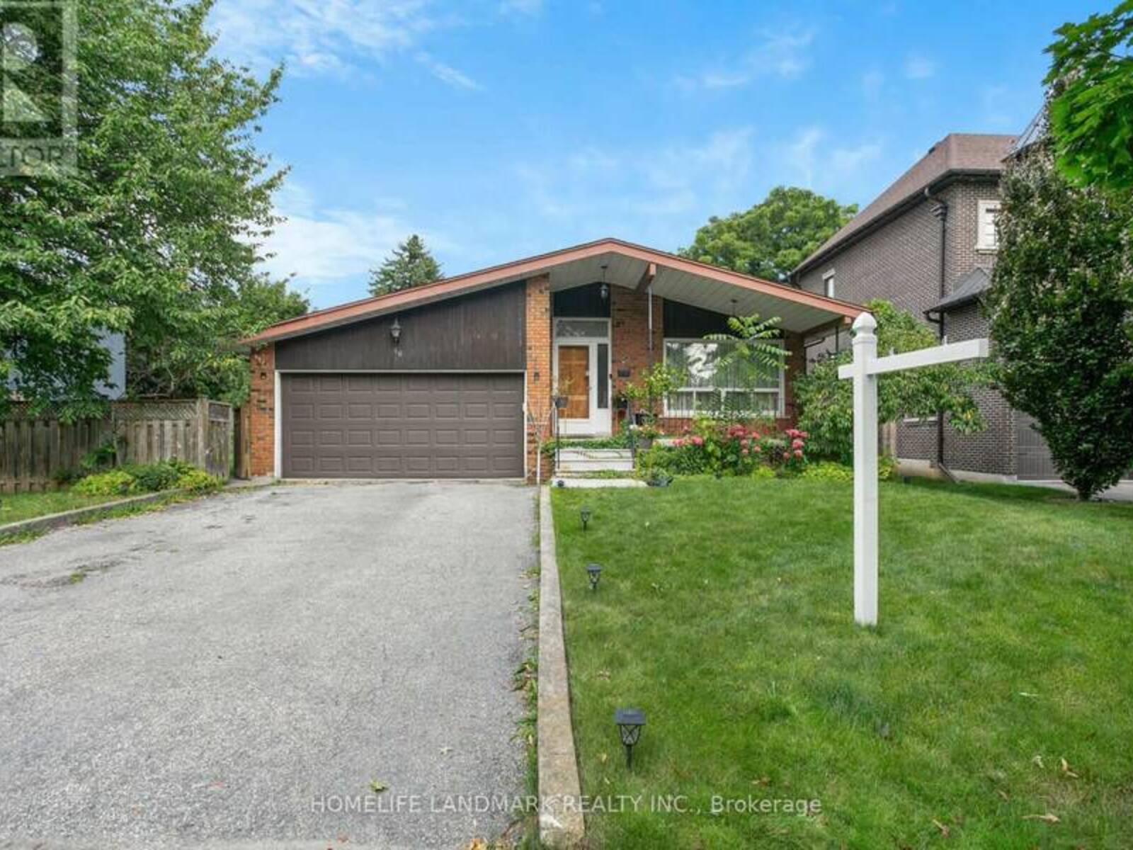 46 SUNNYWOOD CRESCENT, Richmond Hill, Ontario L4C 6W3