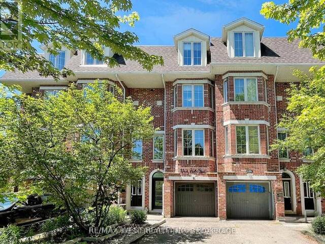 132 HALL STREET Richmond Hill Ontario, L4C 4N8