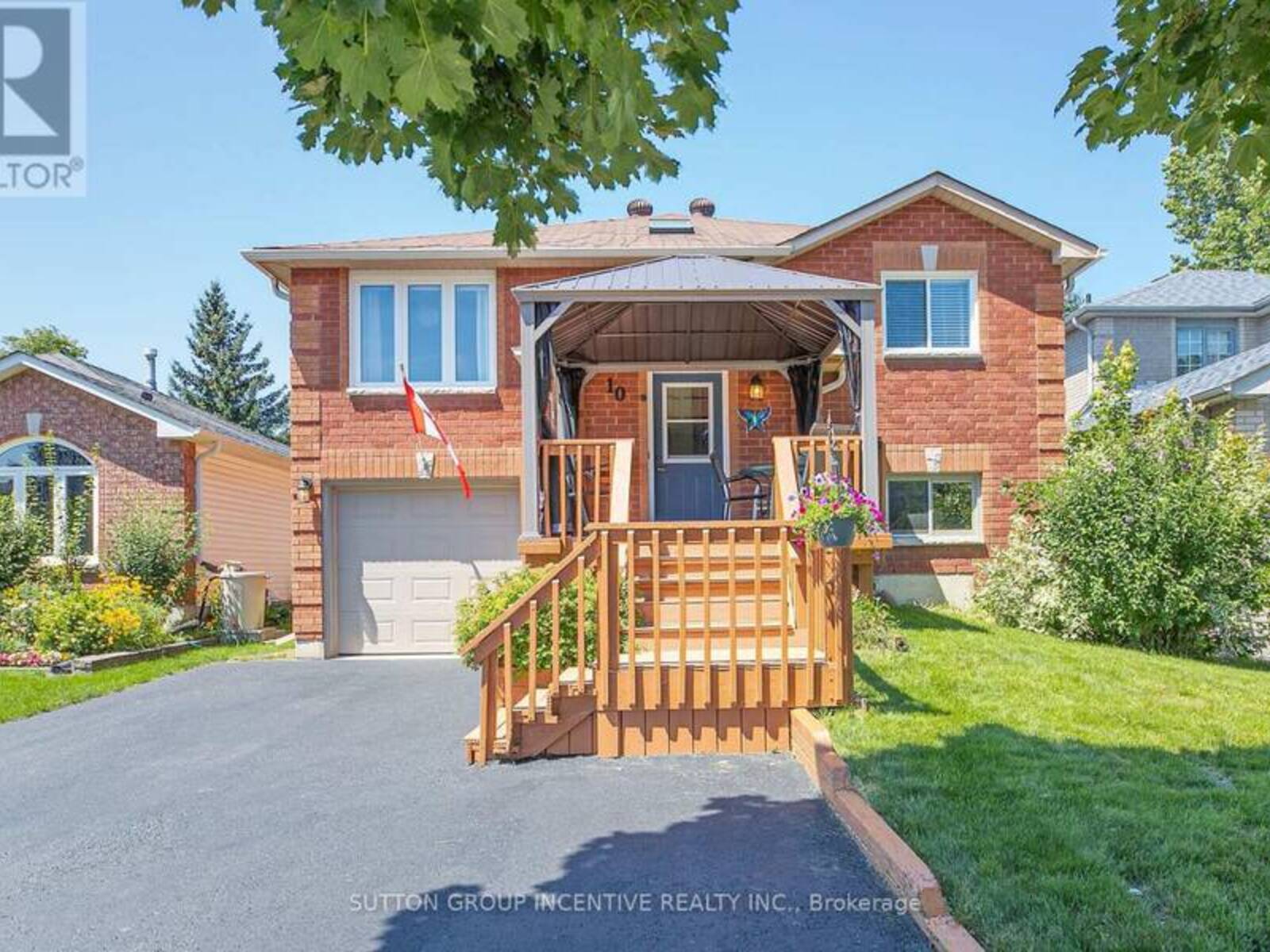 10 PALLING LANE, Barrie, Ontario L4M 6H4