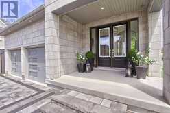 92 MAPLE FIELDS CIRCLE | Aurora Ontario | Slide Image Two