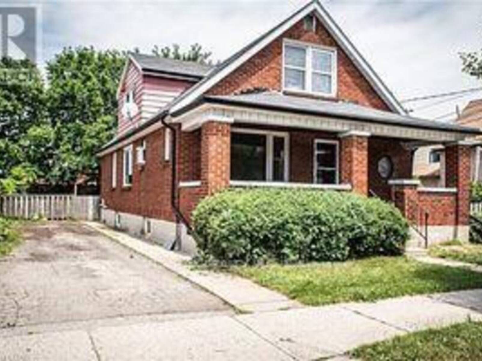 908 TRAFALGAR STREET, London, Ontario N5Z 1G2