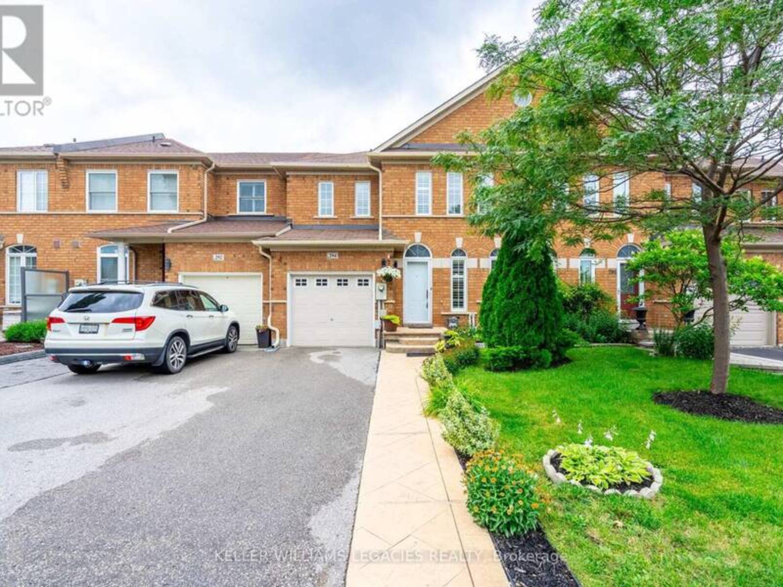 294 HAWKVIEW BOULEVARD, Vaughan, Ontario L4H 2G7