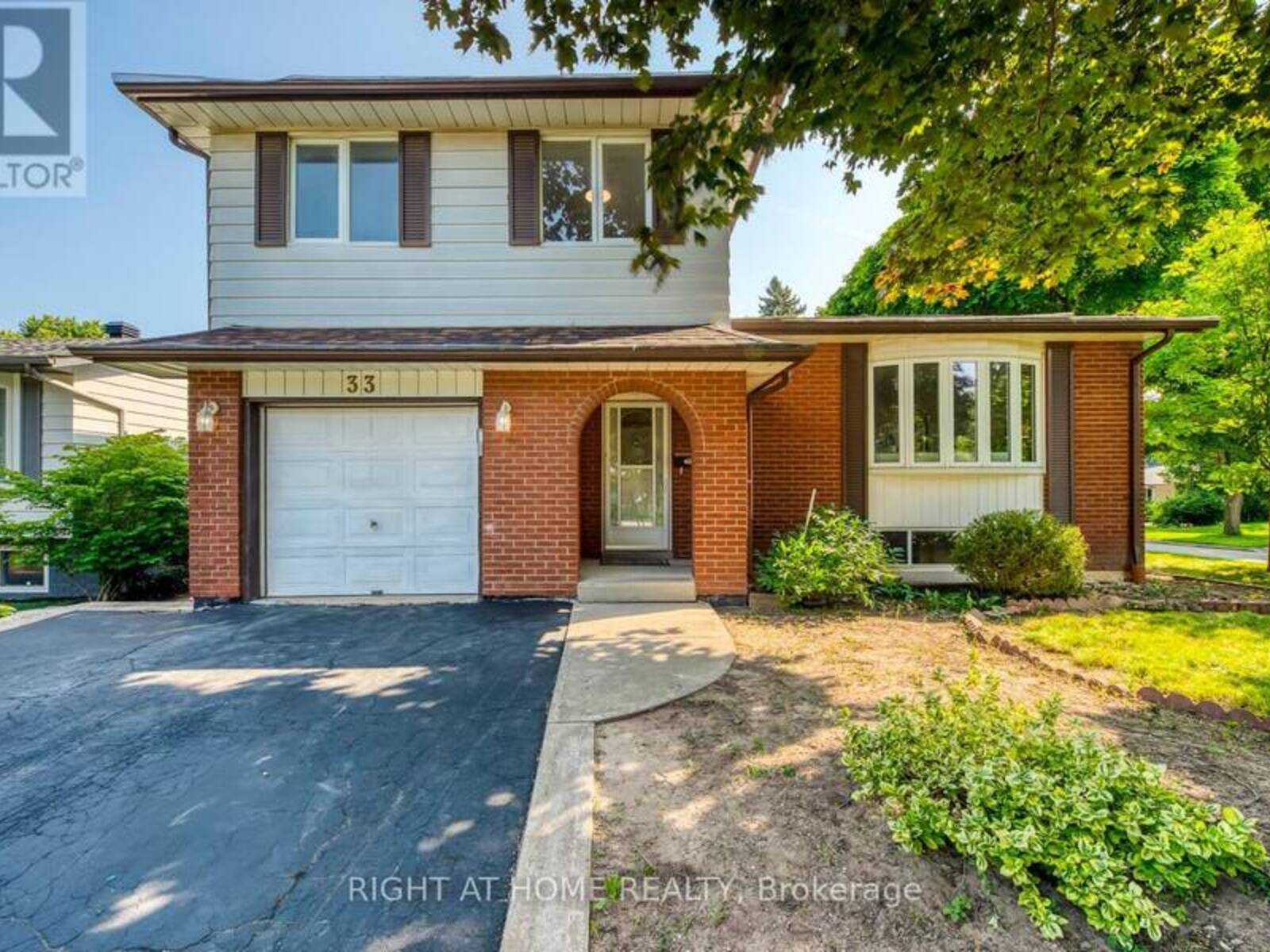 33 NADIA PLACE, Oakville, Ontario L6H 1K1