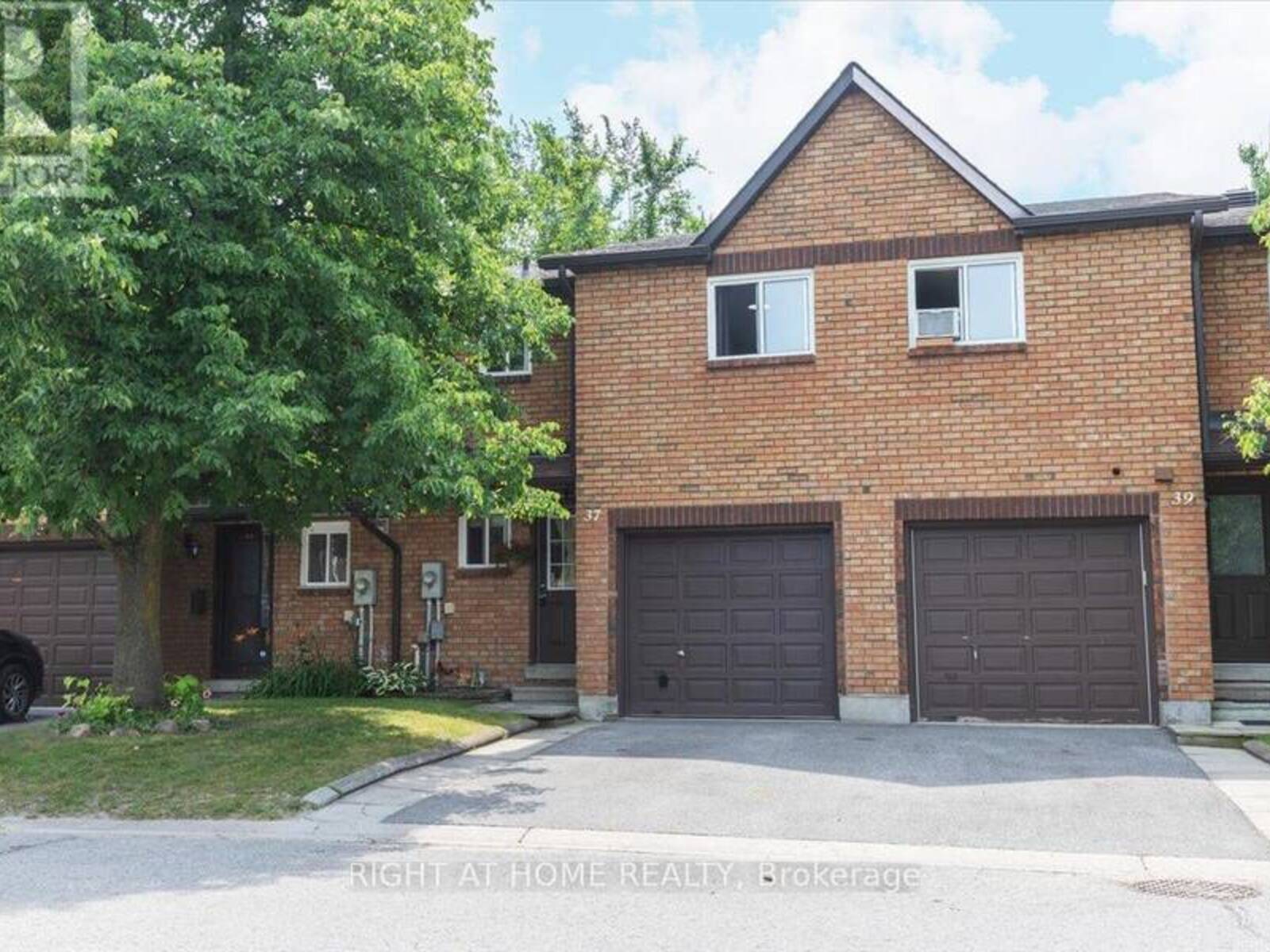 37 LOGGERS RUN, Barrie, Ontario L4N 6W3